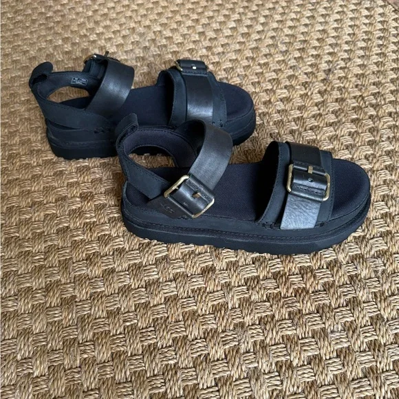 UGG Goldstar Villa Sandals Black, size 7 - Picture 4 of 10